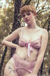 aaliyah may Photos