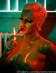 lauradesireevip Photos