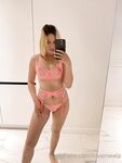 lovemeela Photos