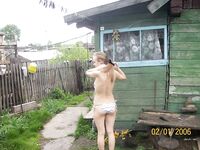 devki uno 1827 letom na dache Photos