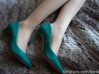 toetallydevine Photos