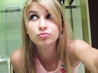 devki uno 17972 selfi blondinki Photos