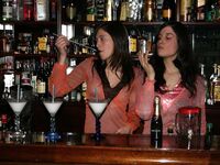 devki uno 20311 dve devki ustroili striptiz v bare Photos