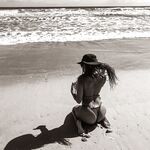 arianasimon Photos