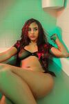 arianasimon Photos