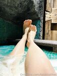 heidihotfeet Photos
