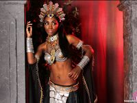 CosplayDeviants 2412_QueensAwakening Photos