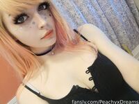 peachyxdreams Photos