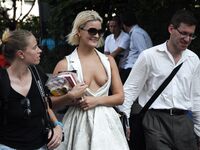 Downblouse"