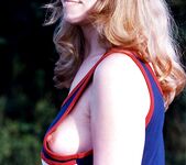 Downblouse"