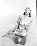 Vintage Model Lynne O'Neill