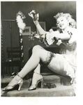 Vintage Model Lynne O'Neill