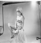 Vintage Model Lynne O'Neill