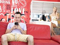 Ivi Rein - Stepsis Loves To Play