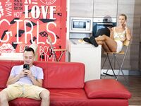 Ivi Rein - Stepsis Loves To Play