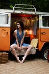 Nora - Gene Oryx - VW Bus