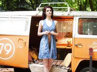 Nora - Gene Oryx - VW Bus