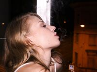 Nadeshda N, Eva  - The window