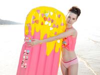 Ernesta - Hot Icecream