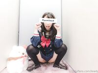 lewdyumi Photos