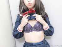 lewdyumi Photos