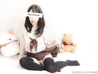 lewdyumi Photos