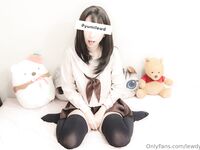lewdyumi Photos