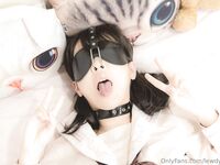 lewdyumi Photos