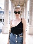 Reddit babes get naked in public!
