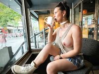 Reddit babes get naked in public!