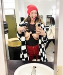 Reddit babes get naked in public!