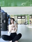 Reddit babes get naked in public!