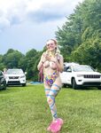 Reddit babes get naked in public!