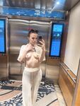 Reddit babes get naked in public!
