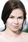 Karolina Young Lohada