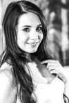 Vanessa Angel Enhavo