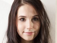 Vanessa Angel Enhavo