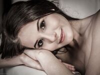 Vanessa Angel Enhavo