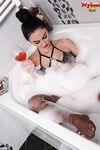 Nylonup Goddessambra Vasca01