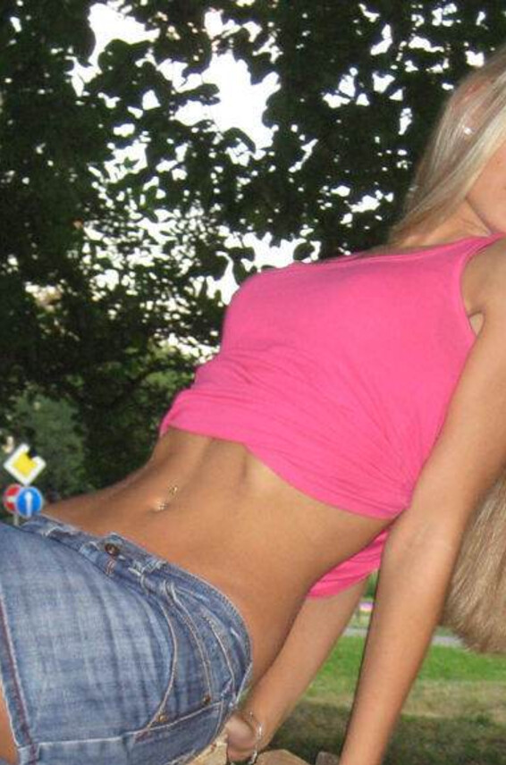 devki uno 28185 krasivaya studentka fotografiruet svoe obnazhennoe telo Photos
