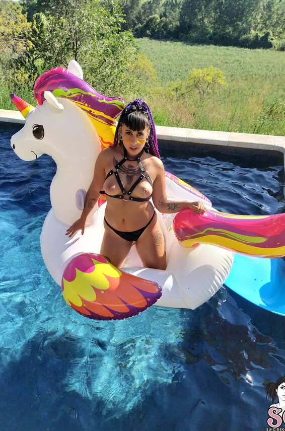 Bellamoorte Photo Album_ MERMAID & UNICORN _ SuicideGirls Photos