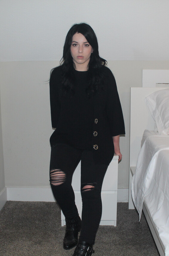 Breezz Photo Album_ White room _ SuicideGirls Photos