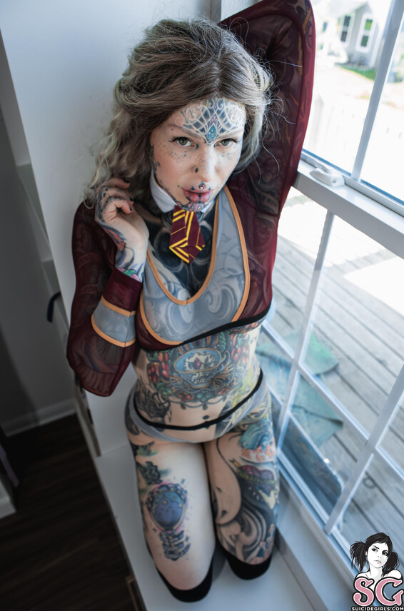 Cigno Photo Album_ Wizard School Girl _ SuicideGirls Photos