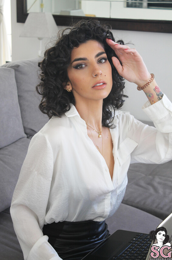 Eveee Photo Album_ Get down to business _ SuicideGirls Photos