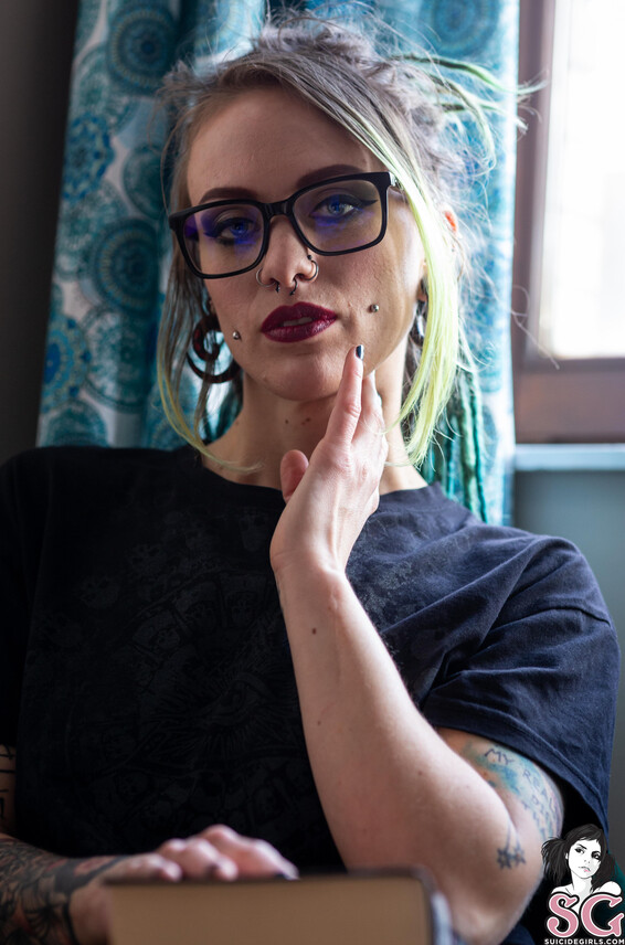 Grinnie Photo Album_ Room of Mandalas _ SuicideGirls Photos