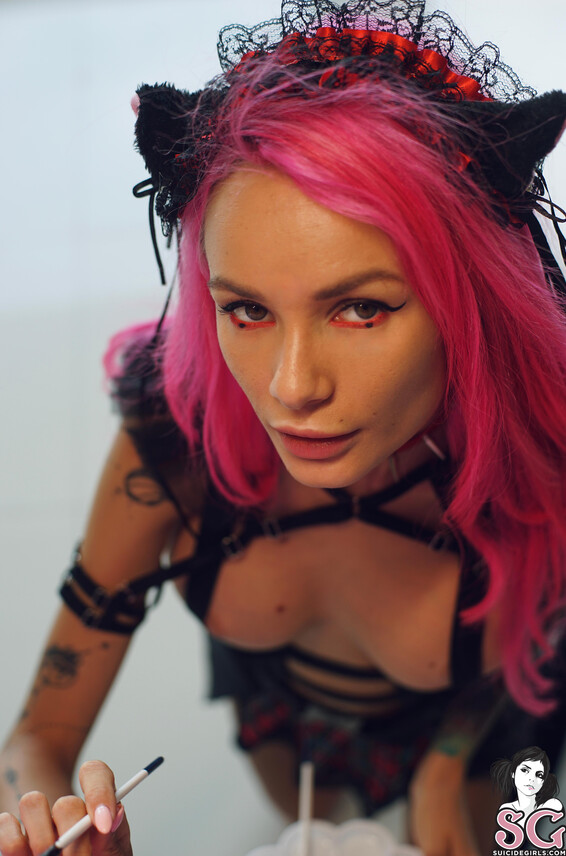 Iamdollhead Photo Album_ Kitty drawing SG logo _ SuicideGirls Photos
